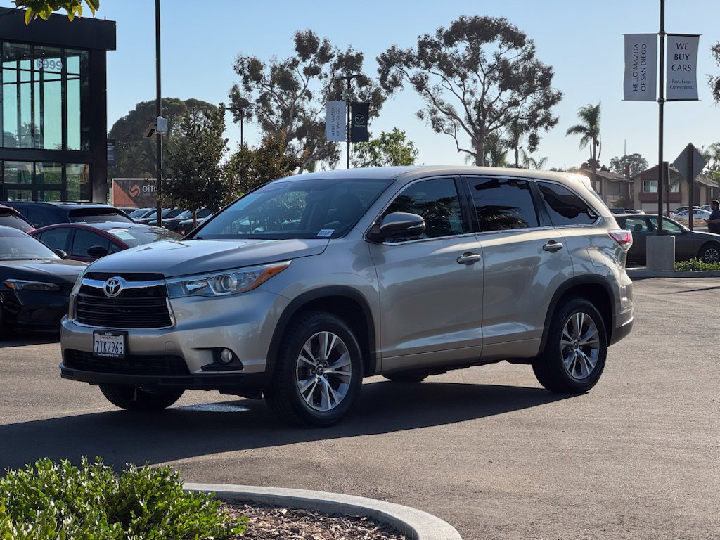 Used 2016 Toyota Highlander Plus FWD image 6