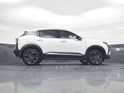 New 2026 Nissan Kicks SR FWD image 24