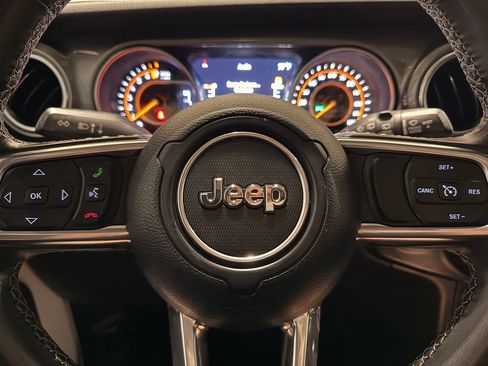 Used 2021 Jeep Wrangler Unlimited Sahara AWD/4WD image 19