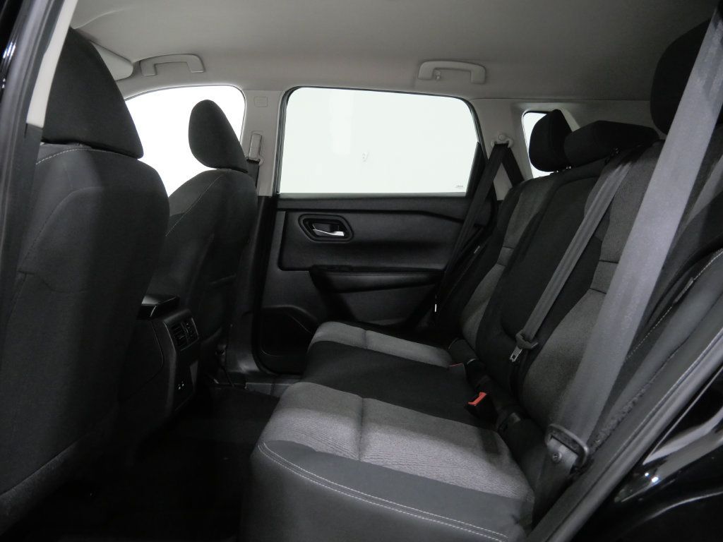 Used 2025 Nissan Rogue SV AWD/4WD image 24