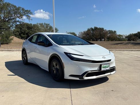 New 2026 Toyota Prius Plug-In Hybrid image 7