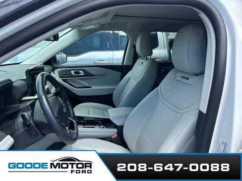 Used 2025 Ford Explorer Platinum w/ Ultimate Package AWD/4WD image 5