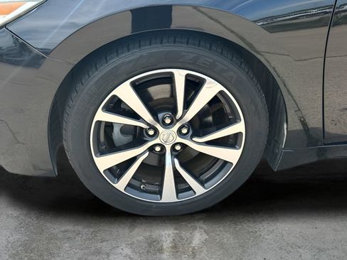 Used 2017 Nissan Maxima Platinum FWD image 3