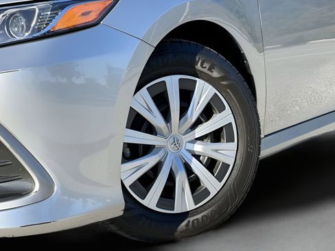 Used 2021 Toyota Camry LE image 14