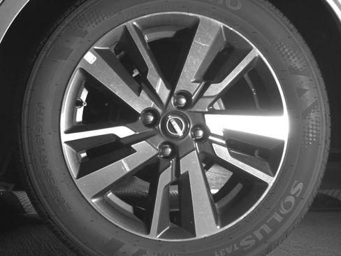 Used 2025 Nissan Versa SV FWD image 14