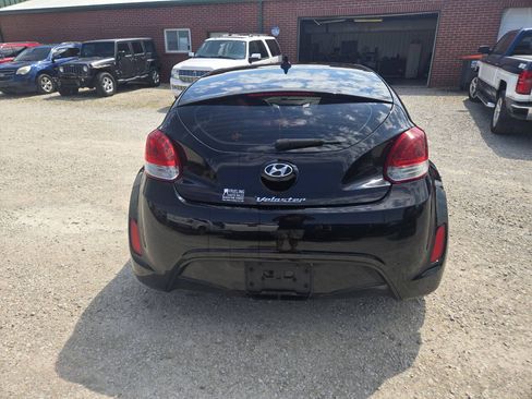 Used 2012 Hyundai Veloster w/ Style Pkg FWD image 9