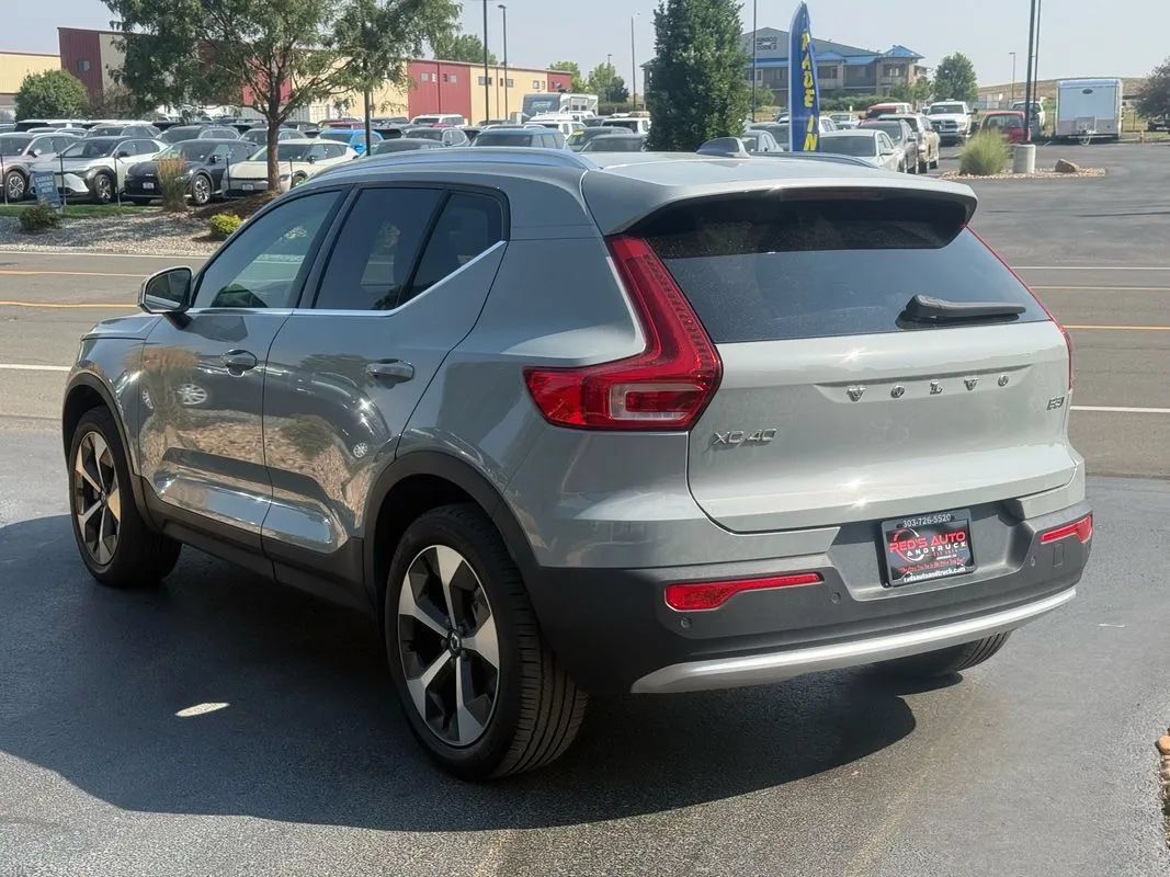 Used 2024 Volvo XC40 B5 Plus AWD/4WD image 47