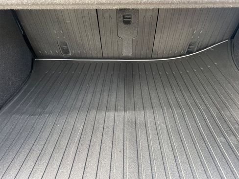 Used 2026 Tesla Model Y 2WD image 18