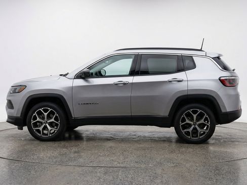 Used 2025 Jeep Compass Limited image 5