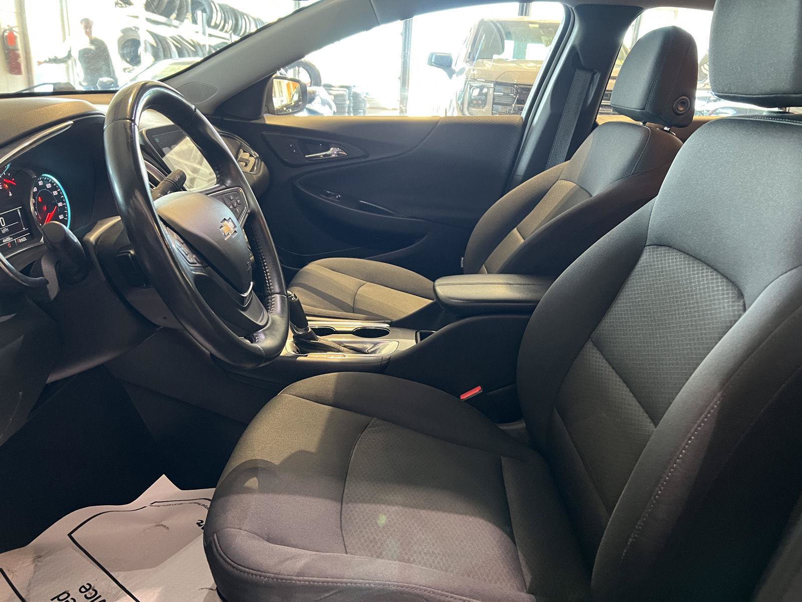 Used 2017 Chevrolet Malibu LT FWD image 18
