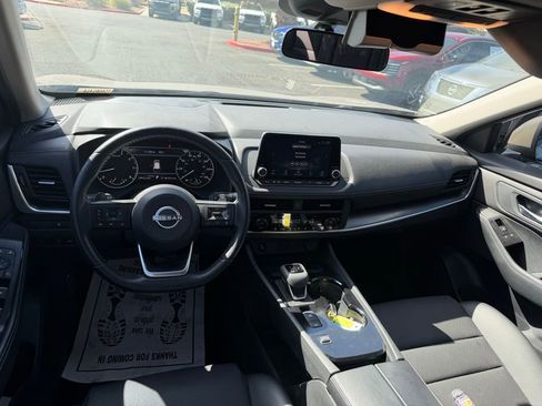 Used 2024 Nissan Rogue SV w/ SV Premium Package image 10