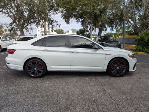 Used 2019 Volkswagen Jetta GLI image 4