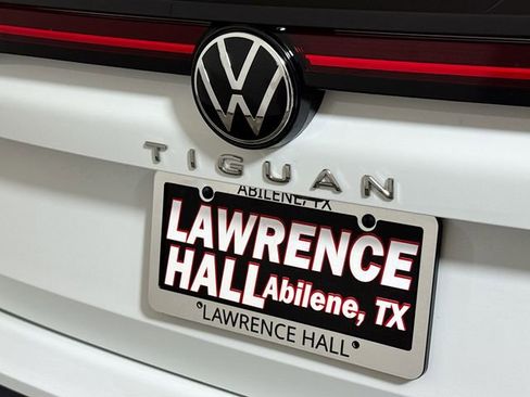 New 2026 Volkswagen Tiguan SE FWD image 17