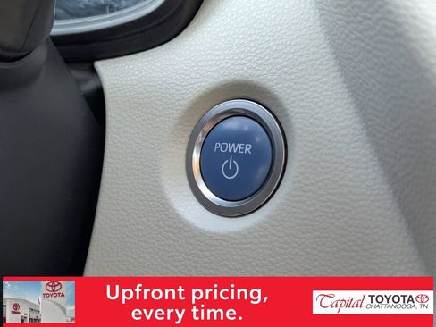 Used 2020 Toyota Corolla LE FWD image 17
