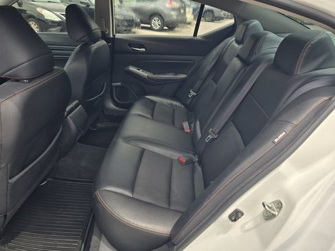 Used 2020 Nissan Altima 2.5 SR FWD image 11
