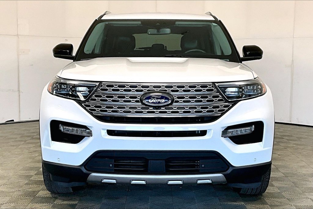Used 2023 Ford Explorer Limited AWD/4WD image 3