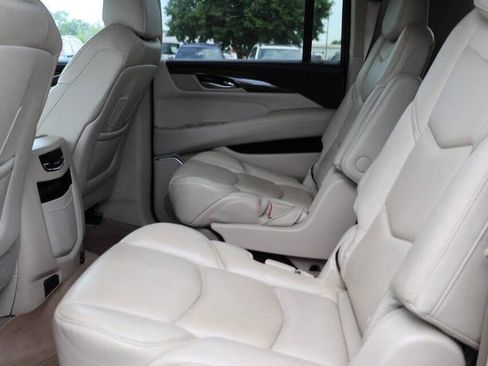 Used 2020 Cadillac Escalade ESV Premium Luxury AWD/4WD image 18