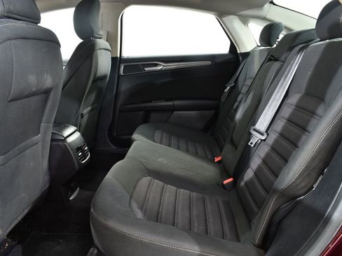 Used 2017 Ford Fusion SE image 16