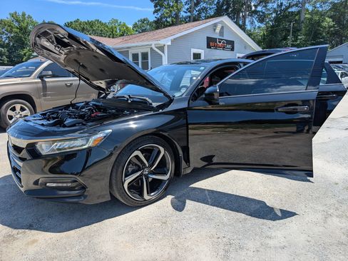 Used 2018 Honda Accord Sport image 11