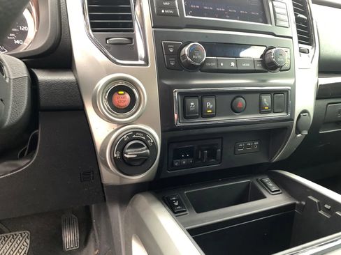 Used 2019 Nissan Titan SV w/ SV Convenience Package image 22