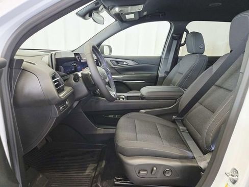 New 2026 Chevrolet Traverse LT image 8