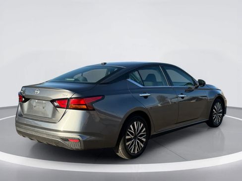 Used 2024 Nissan Altima 2.5 SV FWD image 5