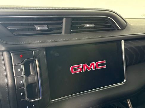 Used 2022 GMC Yukon XL Denali w/ Advanced Technology Package image 16