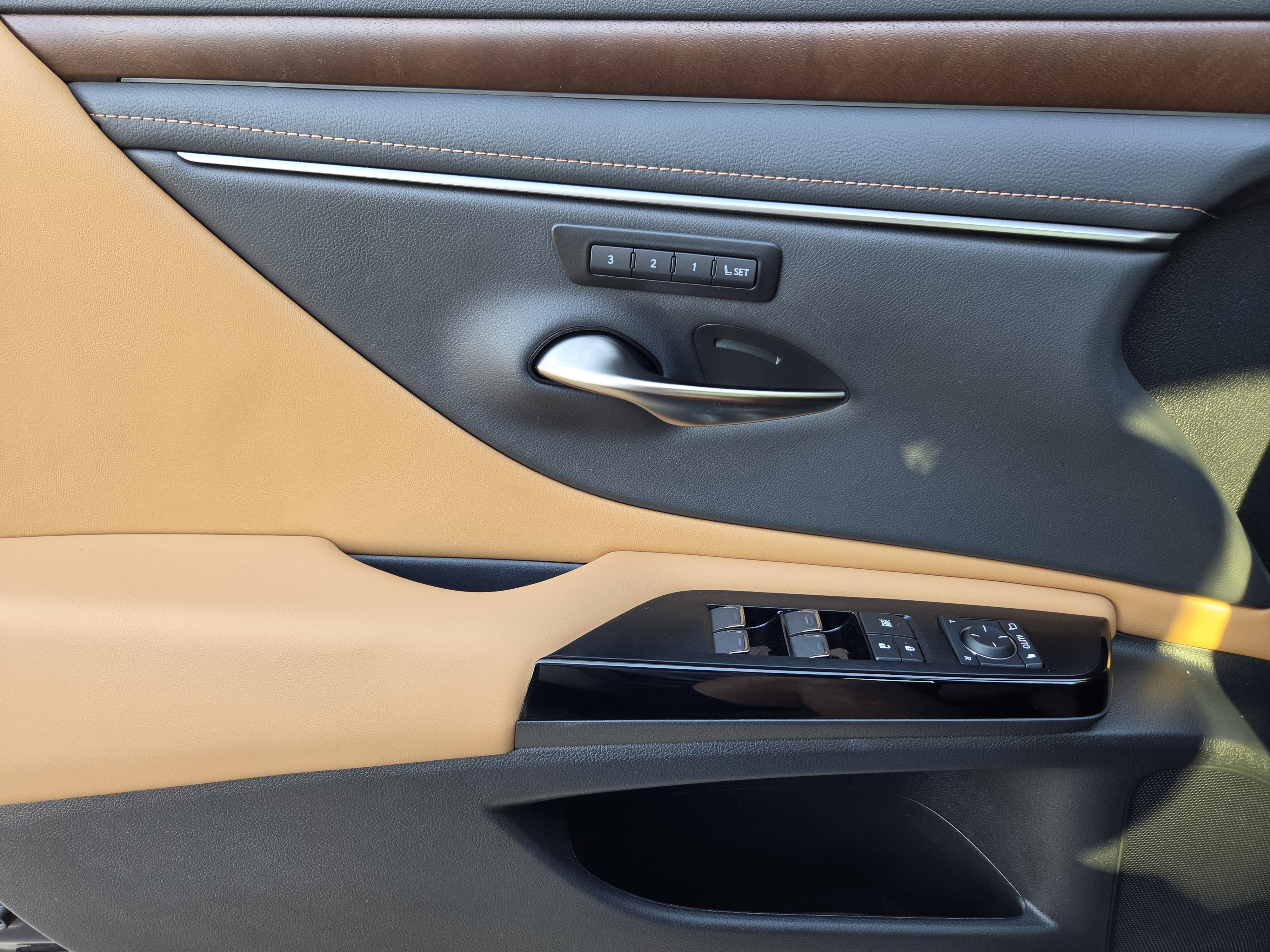 Used 2025 Lexus ES 350 w/ Premium Package FWD image 28