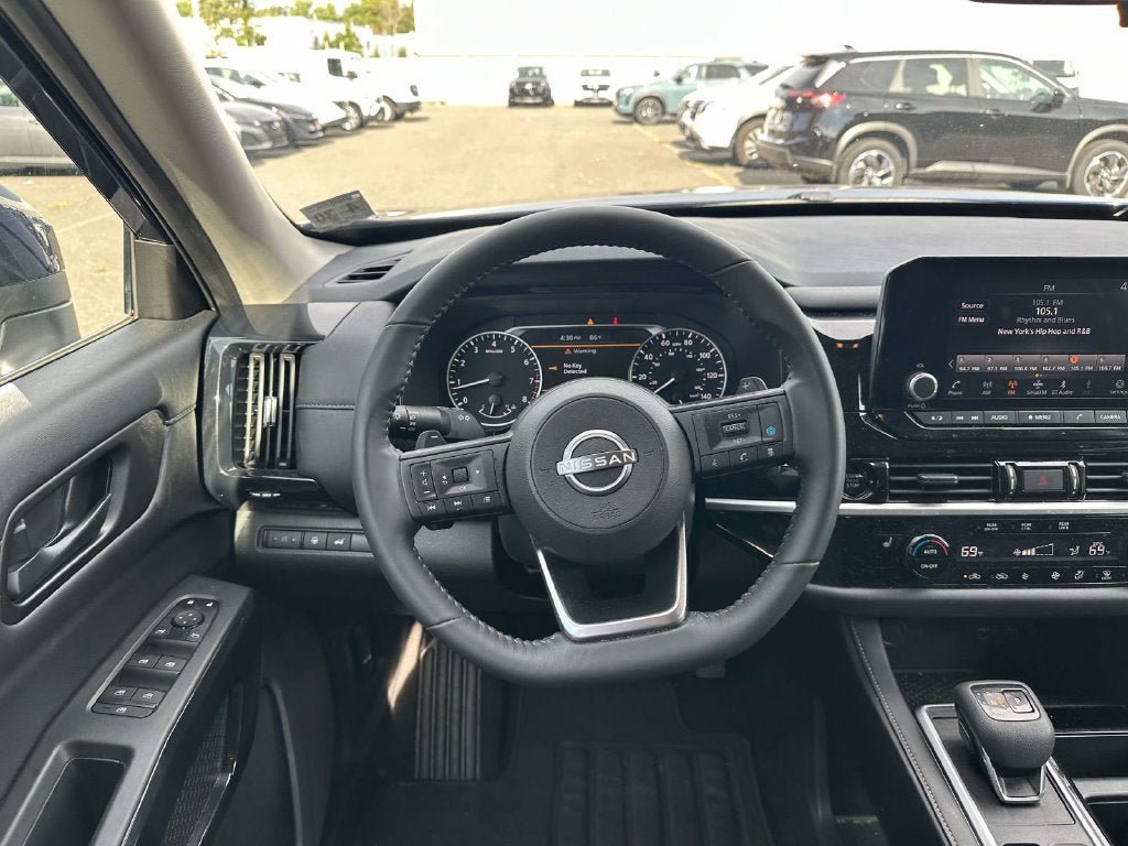 Certified 2025 Nissan Pathfinder SV AWD/4WD image 11