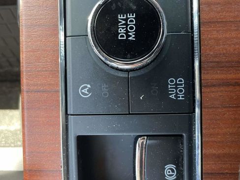 Used 2020 Lincoln Navigator Reserve w/ Luxury Package image 24