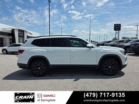 Used 2024 Volkswagen Atlas SE w/ Black Wheel Package FWD image 7