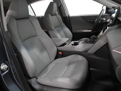 Used 2024 Toyota Venza Limited image 19