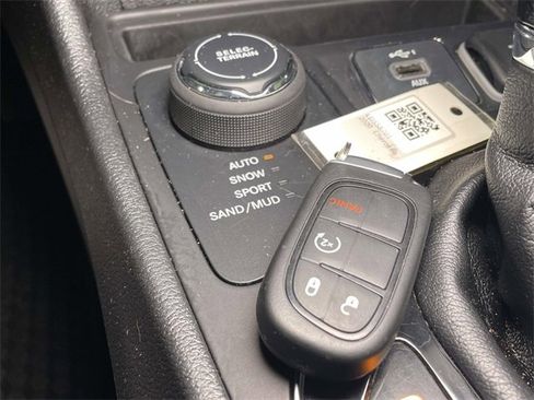 Used 2020 Jeep Cherokee Latitude Plus image 42