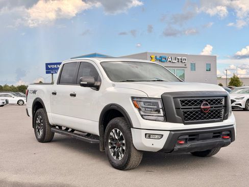 Used 2023 Nissan Titan PRO-4X w/ Pro-4x Convenience Package AWD/4WD image 8