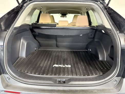 Used 2022 Toyota RAV4 LE image 29