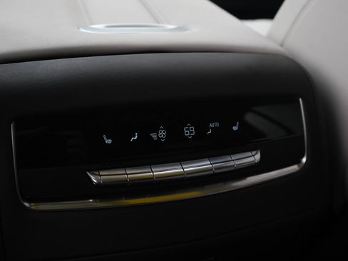 Used 2026 Cadillac Escalade ESV Platinum Sport AWD/4WD image 17
