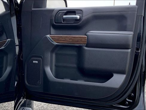 Used 2019 Chevrolet Silverado 1500 High Country w/ Technology Package image 22