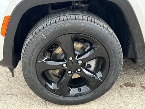 New 2026 Jeep Grand Cherokee Limited AWD/4WD image 13