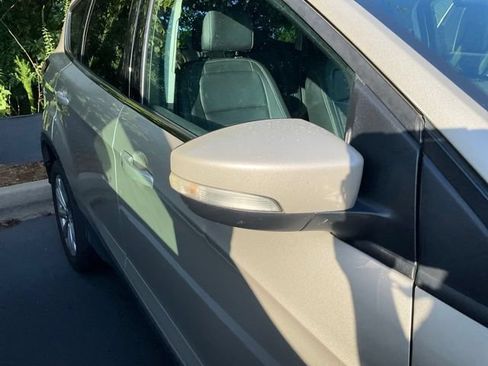 Used 2017 Ford Escape Titanium FWD image 4