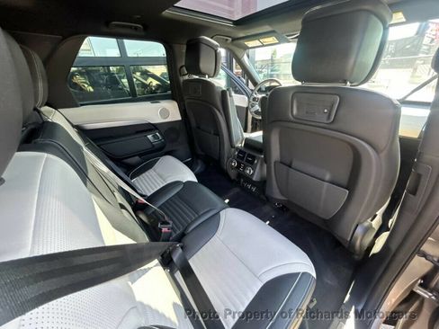 Used 2024 Land Rover Discovery Dynamic SE AWD/4WD image 22
