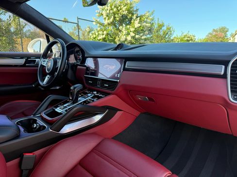 Certified 2023 Porsche Cayenne Turbo AWD/4WD image 26
