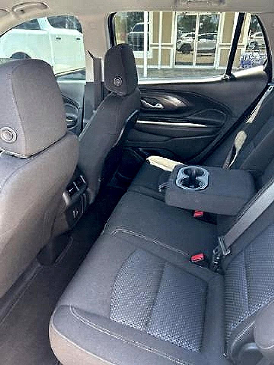 Used 2023 GMC Terrain SLE w/ Elevation Edition FWD image 17