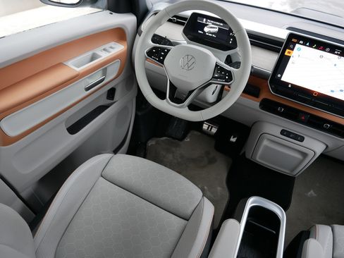 Used 2025 Volkswagen ID. Buzz 1st Edition image 9