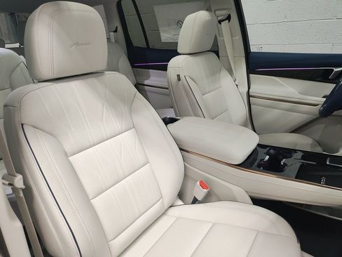 New 2026 Buick Enclave Avenir w/ Super Cruise Package image 9