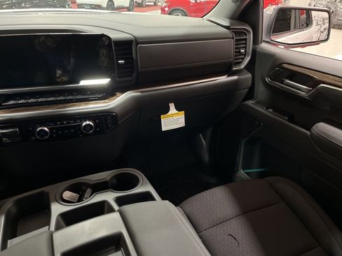 New 2026 GMC Sierra 1500 SLE image 16