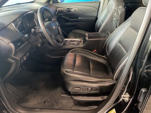 Used 2023 Chevrolet Traverse Premier image 9