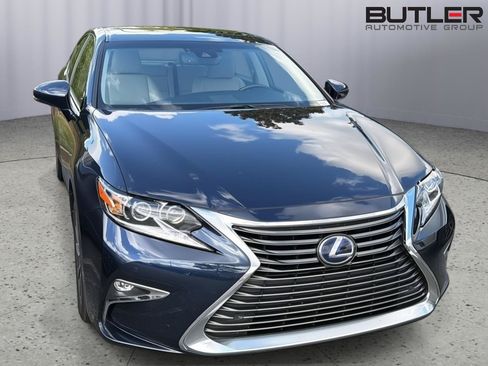 Used 2017 Lexus ES 300h w/ Luxury Package FWD image 5
