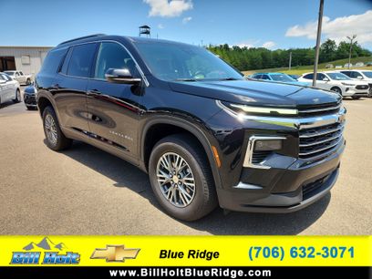 Used 2025 Chevrolet Traverse LT
