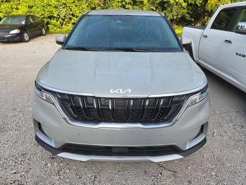 Used 2022 Kia Carnival EX FWD image 2