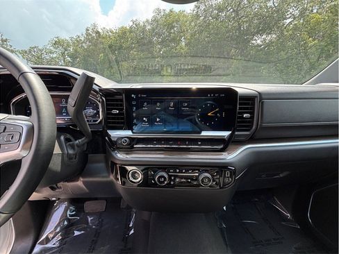 Used 2023 Chevrolet Silverado 1500 LT AWD/4WD image 11